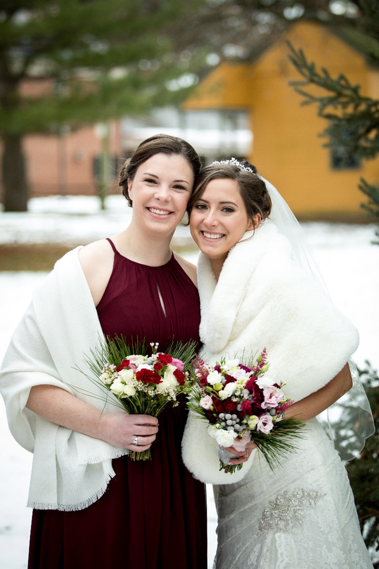 Essential Bridal Accessories: How To Complete Your Wedding Ensemble?