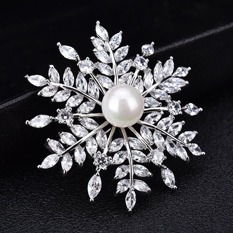 NZ bridal Luxury Retro Snowflake Brooch For Female Zircon Mosaic Imitation Pearl Pin